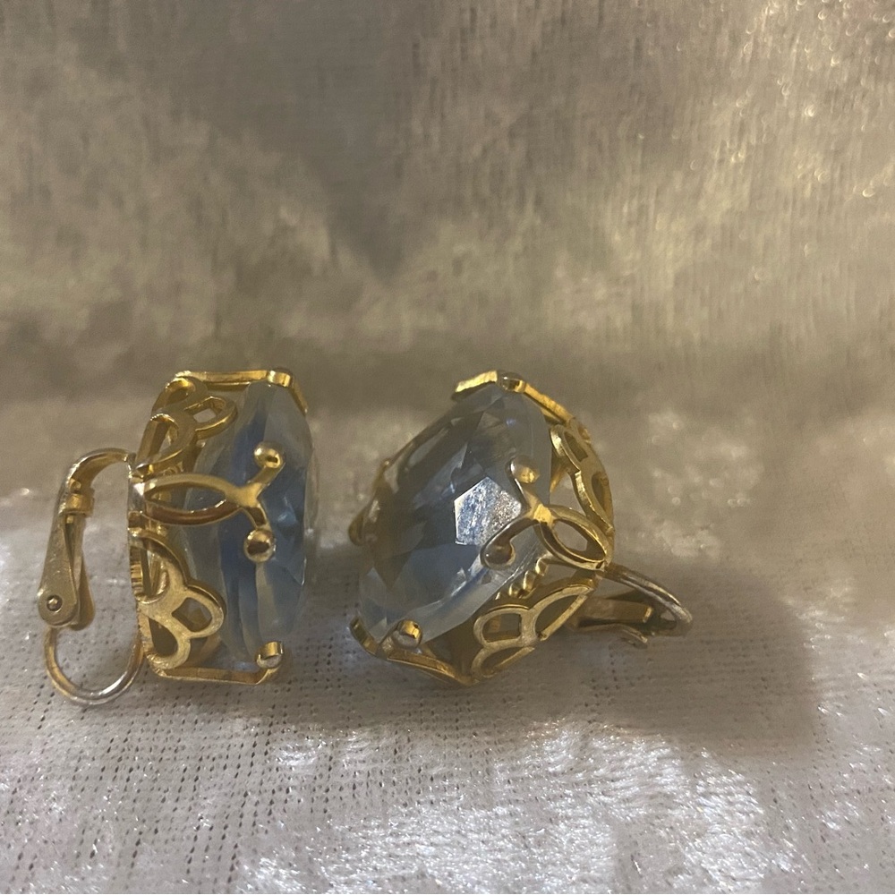 VTG Signed EMMONS Blue Faceted Glass Gold Tone CHUNKY SQUARE Clip Earrings